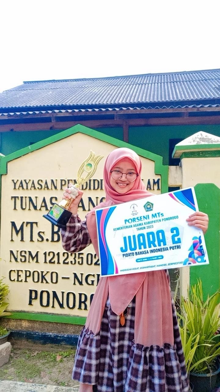 Juara 2 PIDATO BAHASA INDONESIA PUTRI